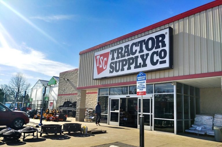 Are Dogs Allowed in Tractor Supply Co